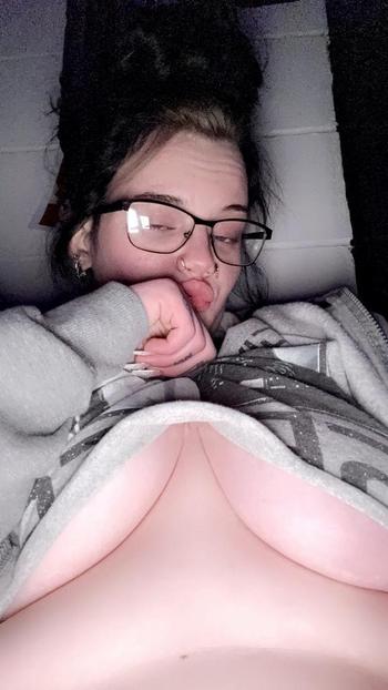 Rose, 22  female escort, Duluth